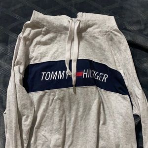 SM Tommy Hilfiger Light weight long sleeve with hoodie